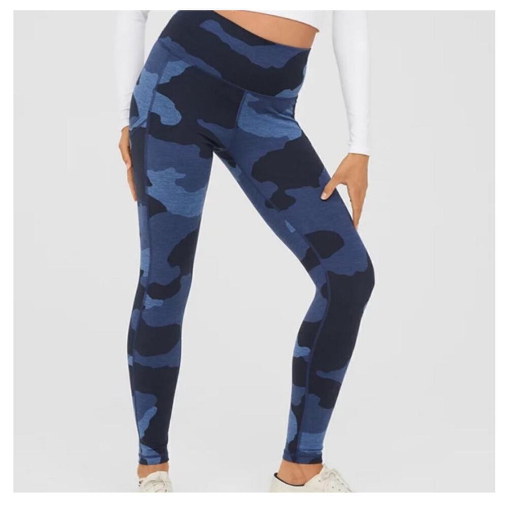 Aerie Move Chill Play Camo Leggings Size Medium Short